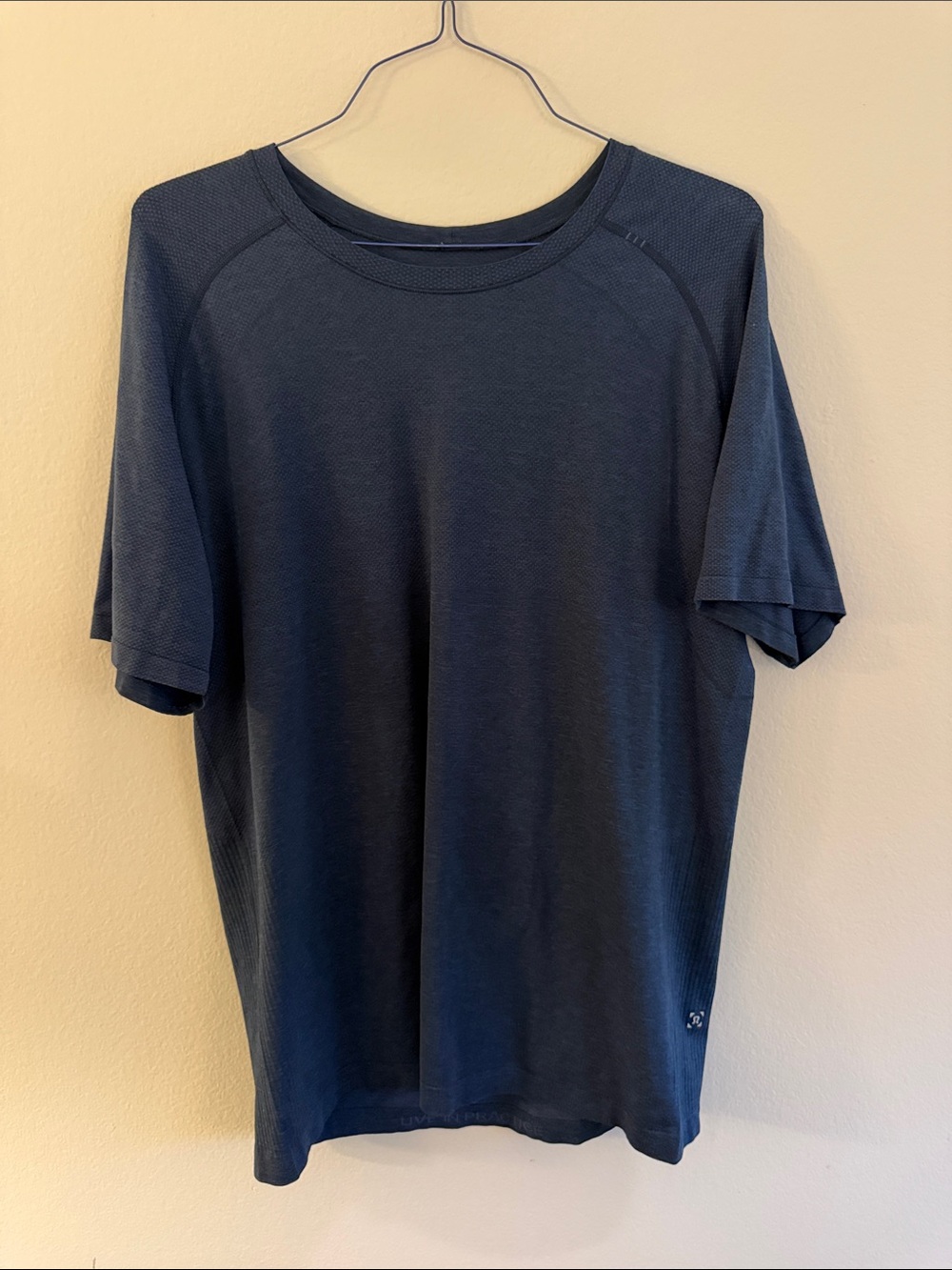 Lululemon Men's Short-Sleeve Performance Tee — Navy XL